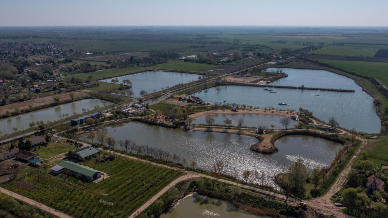 Sun City Vizisport Paradicsom Hódmezővásárhely エクステリア 写真
